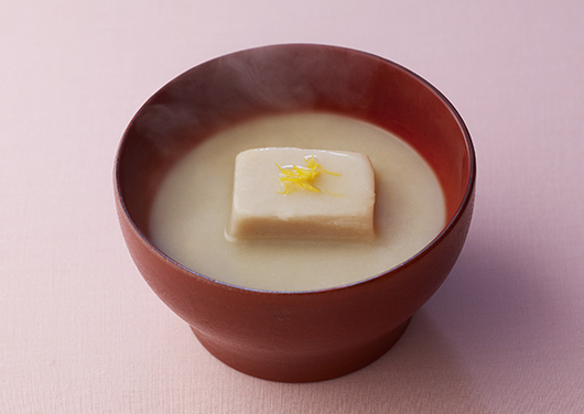 ごま豆腐と柚子皮の濃麹味噌汁