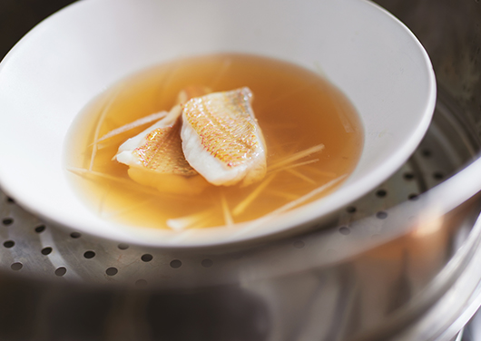 鯛の蒸しスープ