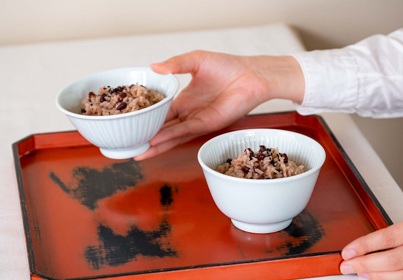 茅乃舎別誂え 深川製磁製 飯茶碗 鎬|茅乃舎(かやのや)|久原本家通販 茅乃舎別誂え 深川製磁製 飯茶碗 鎬|茅乃舎(かやのや)|久原本家通販