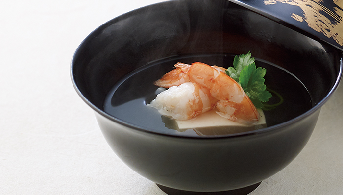 茶碗にハマグリが入っている