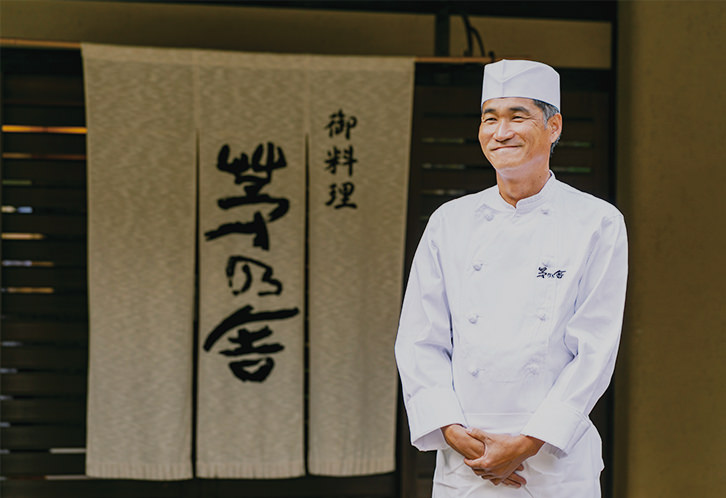 写真）初代料理長 岡部 健二